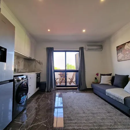 Stunning Near Clubs Appartement
